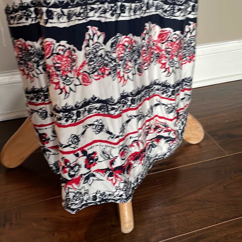 New with tags maxi dress. Size Medium - Picture 3 of 6